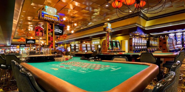 Possibility of winning consistent money while playing poker online