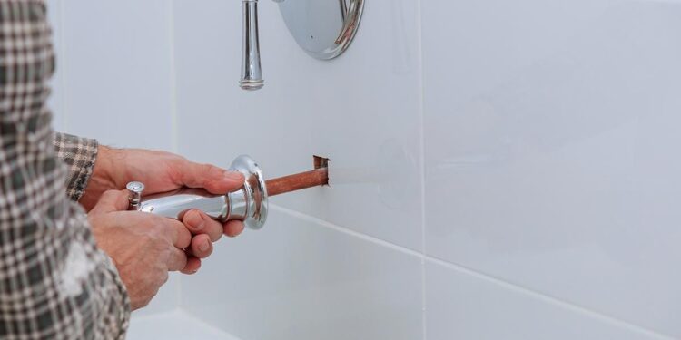 The Top Signs Your Shower or Tub Needs Professional Repair