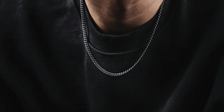 Choosing Men’s Earrings and Silver Necklaces for Outfits