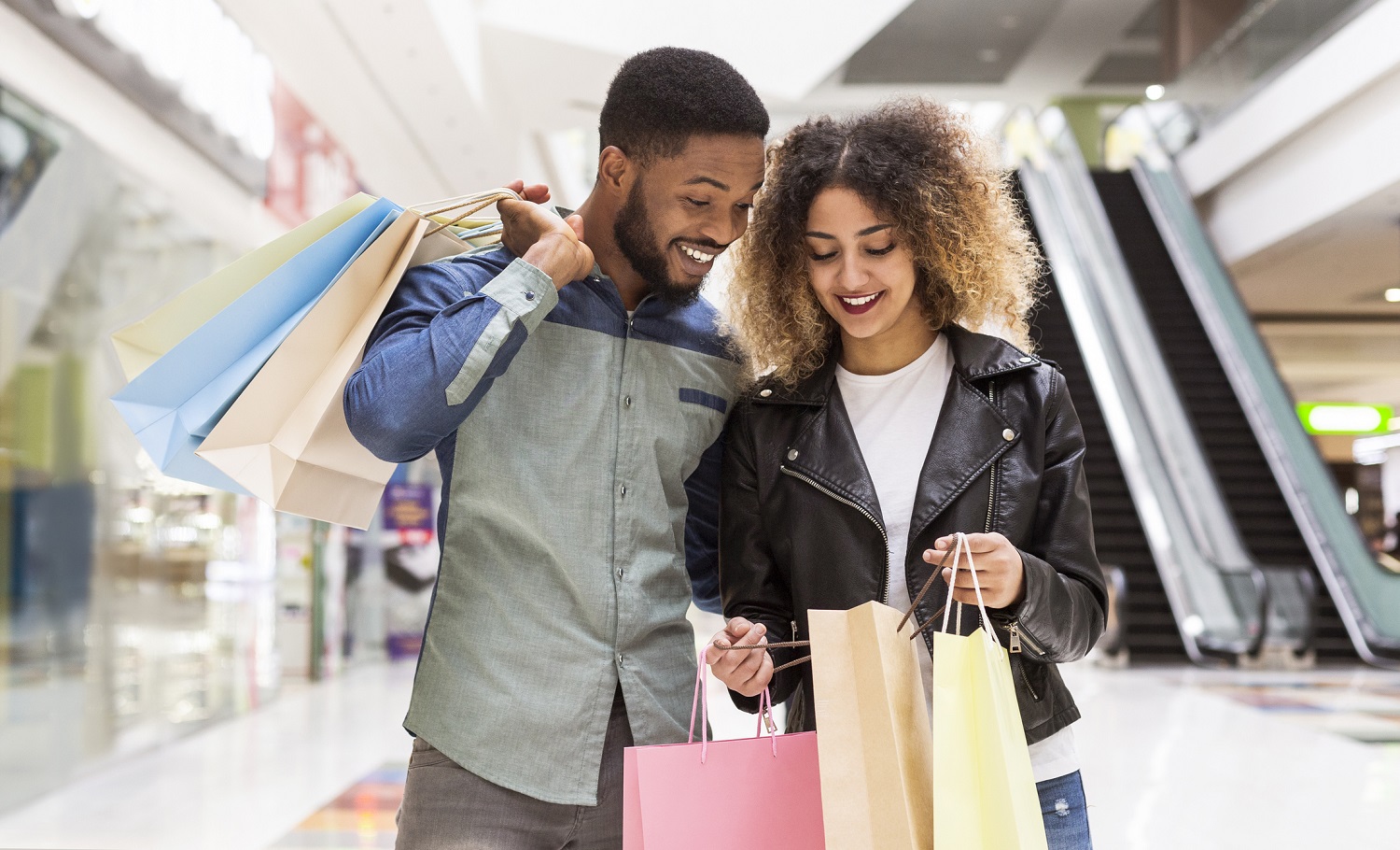 Why More Shoppers Are Choosing Online Outlets Over Traditional Malls