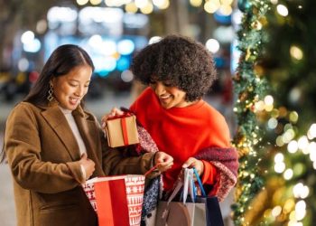 The Best Ways to Save Money When Shopping Online for the Holidays