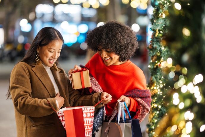 The Best Ways to Save Money When Shopping Online for the Holidays